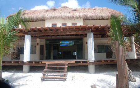 Robinson House, Cancun